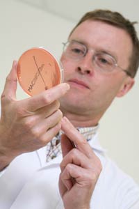 Vet-Barry-Thorp-with-bacteriology-plate