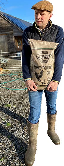 Carrying Jondo Poultry Grit